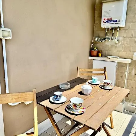 300 Mt Near The Sea And The Station Exclusive Apartman