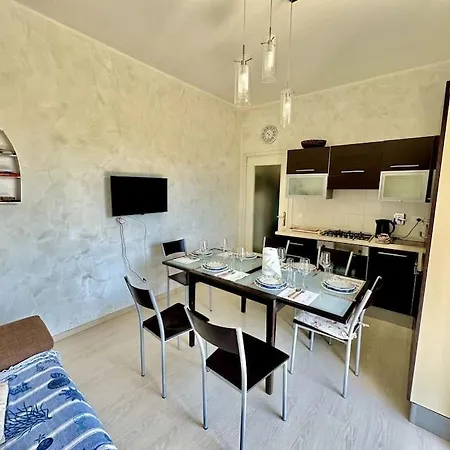 300 Mt Near The Sea And The Station Exclusive Lejlighed Albenga
