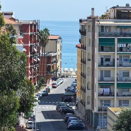 300 Mt Near The Sea And The Station Exclusive Lejlighed *