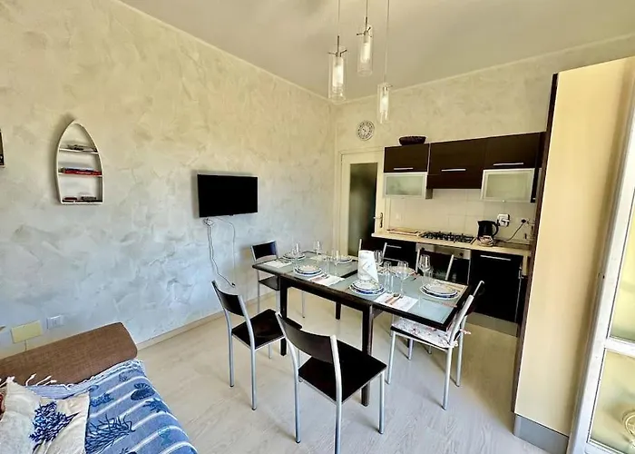 300 Mt Near The Sea And The Station Exclusive Lejlighed Albenga