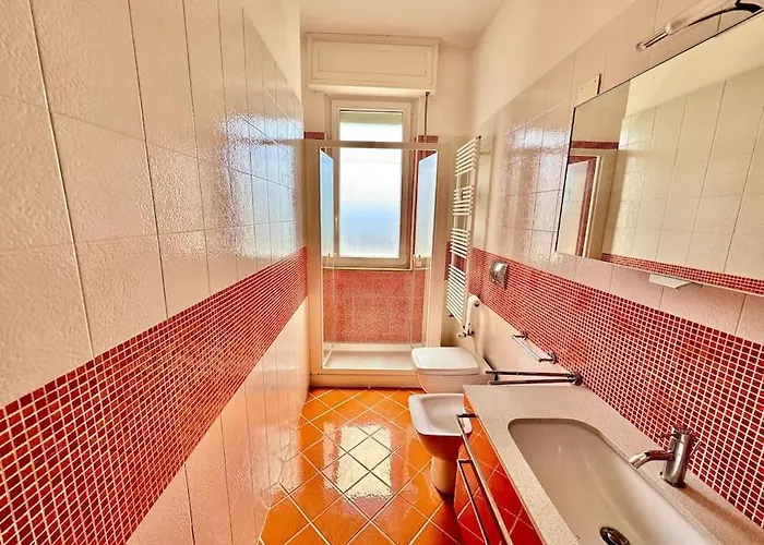 300 Mt Near The Sea And The Station Exclusive * Albenga
